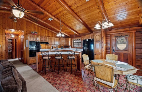 Granbury Cabin | Lakefront Cabin + Guest House Near Granbury Square