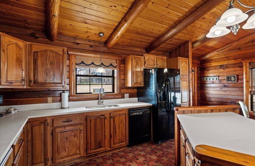 Granbury Cabin | Lakefront Cabin + Guest House Near Granbury Square