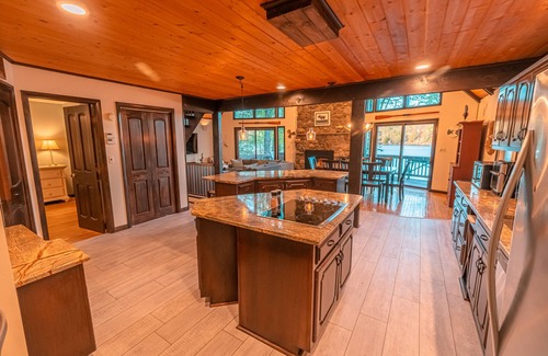 Lake Ariel Ski Chalet | ☀️ Lakefront Chalet - Stunning Views, Private Dock and A+ Location! 2024 Updates!