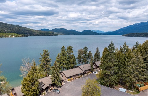 Whitefish Condo | Lakefront Condo with Great Views & Pool/Hot Tub/Sauna - Near Skiing