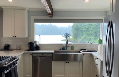Shawnigan Lake Cabin | Lakefront Home with Hot tub & Sauna!
