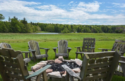 Waterfront Greens House | Lakefront home with lots of community amenities!
