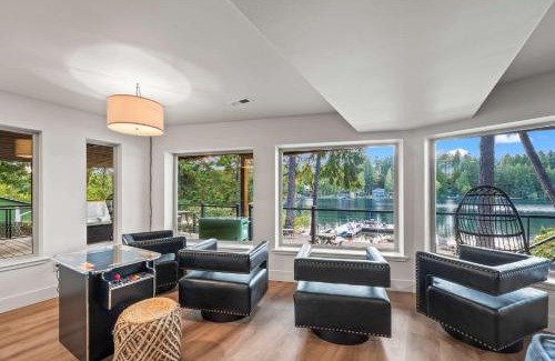 Grapeview House | Lakefront Luxury Hot Tub Dock Canoe SUPs Firepits an Stunning Nature Views