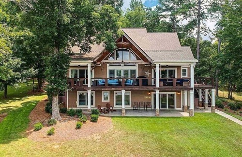 Eatonton House | Lakefront Retreat w/Big Water Views, Private Dock, & Fire Pit!