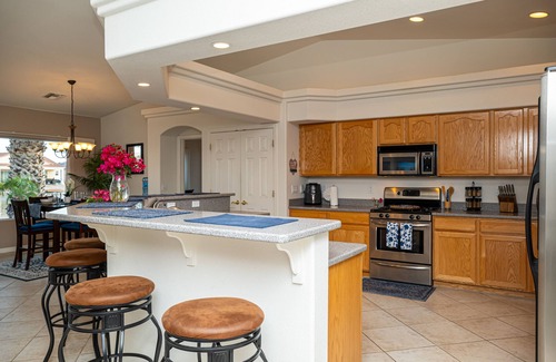 Fort Mohave House | Lakefront vacation Fish, Kayak, Swim, BBQ, Relax. Minutes to Laughlin & Riversn