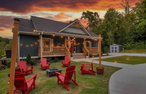 Sevierville House | Lakehouse, private dock, hot tub, 2 kitchens, gated community with pool.