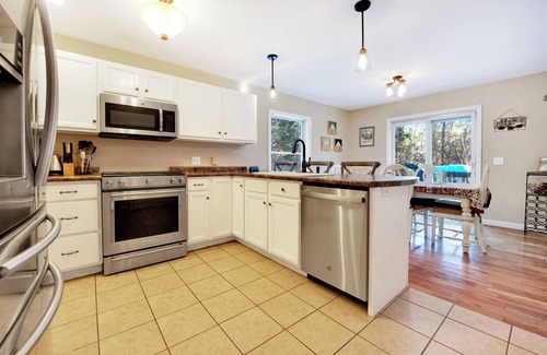 Williamsville House | Lakes and Hiking Summertime - Spacious 4-bedroom Pet Friendly Home