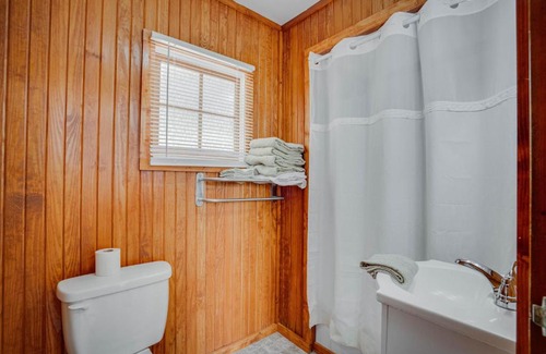 Lake Ozark Apartment | Lakeshore Cabin 5 on the Lake