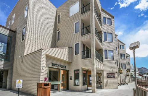 Lakeside Village House | Lakeside 1481 by SummitCove Lodging