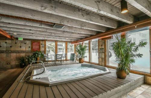 Lakeside Village House | Lakeside 1481 by SummitCove Lodging
