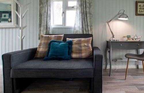Pitchcombe Cabin | Lakeside Cabin on Stilts- 'Kingfisher'