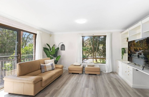 Long Jetty House | Lakeside Escape steps To The Lake and Beach