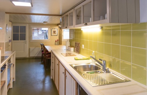 Ringgenberg Apartment | Lakeview Family Apartment. Sleeps 8, Ringgenberg-Lake Brienz, 4km to Interlaken
