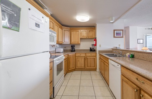 Brockway Condo | Lakeview! Pool! Walk to beach!