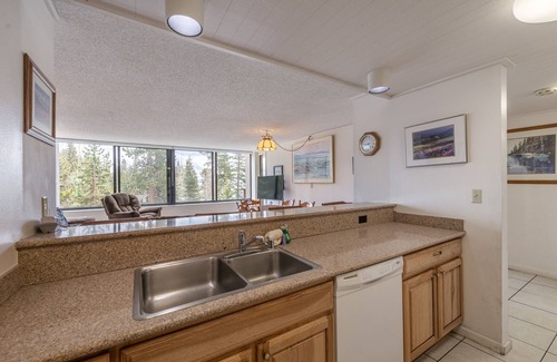 Brockway Condo | Lakeview! Pool! Walk to beach!