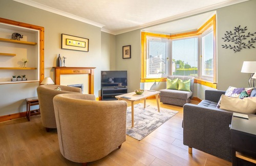 St. Andrews Ski Chalet | Lamond Drive House | Parking