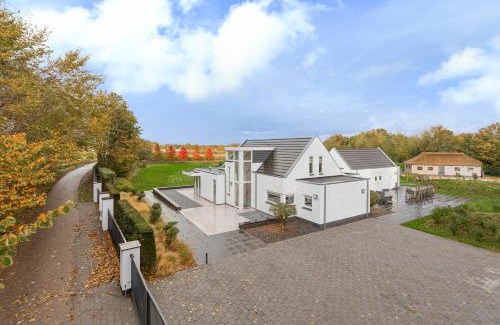 Ouddorp Villa | Landgoed Hermitage - Villa Minerva - XXL Zwemspa - max 16 personen