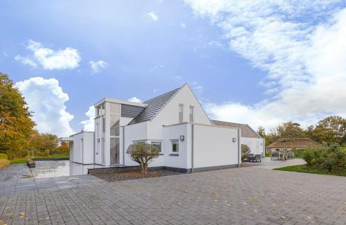 Ouddorp Villa | Landgoed Hermitage - Villa Minerva - XXL Zwemspa - max 16 personen