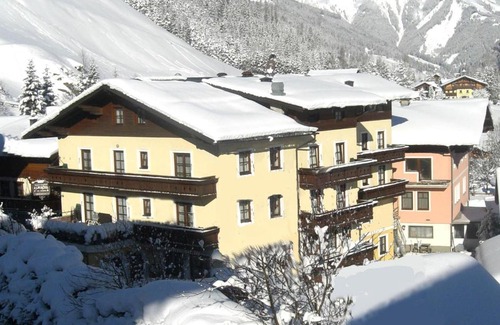 Huettschlag Hotel | Landhotel Almrösl im Großarltal