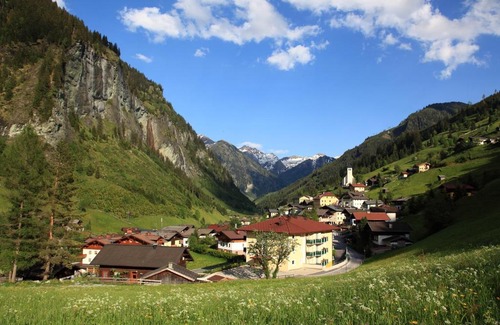 Huettschlag Hotel | Landhotel Almrösl im Großarltal