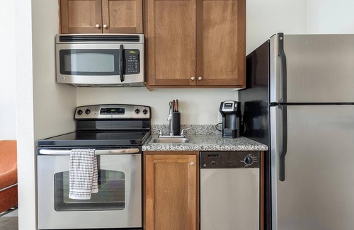 Pearl District Apartment | Landing | Amazing Studio, Courtyard, Gym