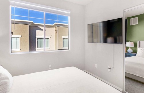 Tucson Apartment | Landing at Equestrian - 3 Bedrooms in Countryside