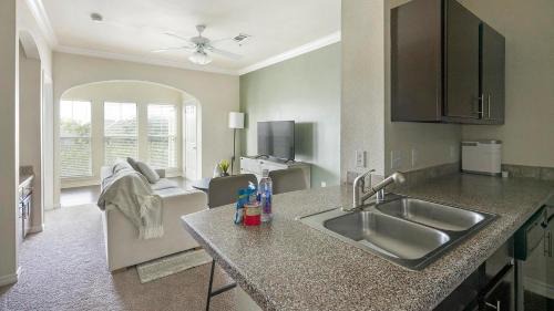 Richmond Apartment | Landing at Residences at River Park West - Richmond