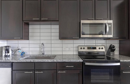 Fort Worth Apartment | Landing | Beautiful 2BD, Courtyard, Gym