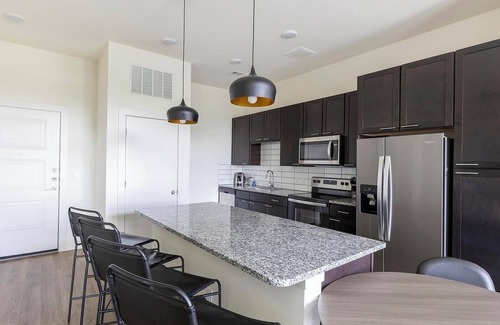 Fort Worth Apartment | Landing | Beautiful 2BD, Courtyard, Gym