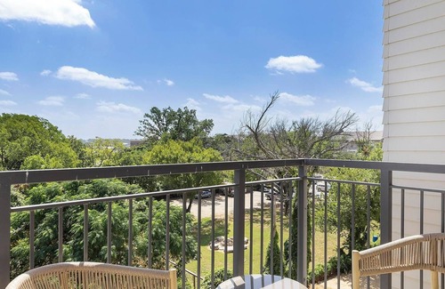 Fort Worth Apartment | Landing | Beautiful 2BD, Courtyard, Gym