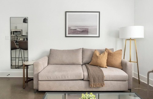 Eighth Avenue Apartment | Landing | Beautiful 2BD, Courtyard, Yoga Studio