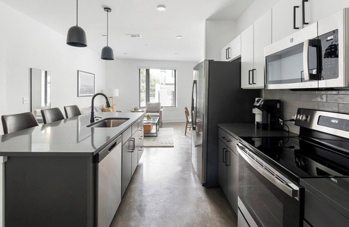 Eighth Avenue Apartment | Landing | Beautiful 2BD, Courtyard, Yoga Studio