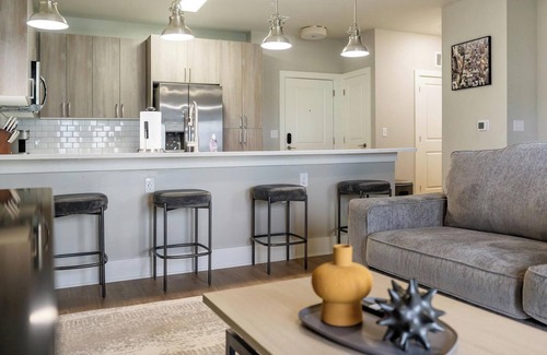 Fort Myers Apartment | Landing | Chic 1BD, Pool, Gym