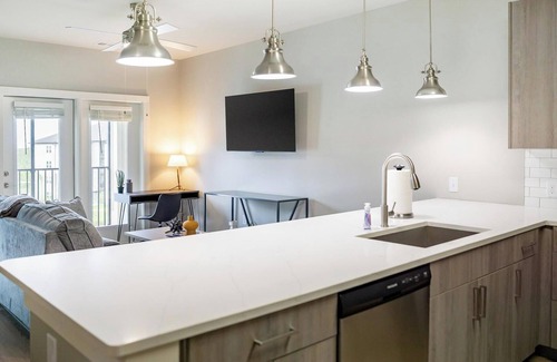 Fort Myers Apartment | Landing | Chic 1BD, Pool, Gym