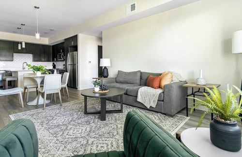 Palmetto Apartment | Landing | Chic 2BD, Pool, Gym