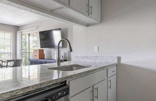 Royal Ridge Apartment | Landing | Incredible 1BD, Clubhouse, Pool