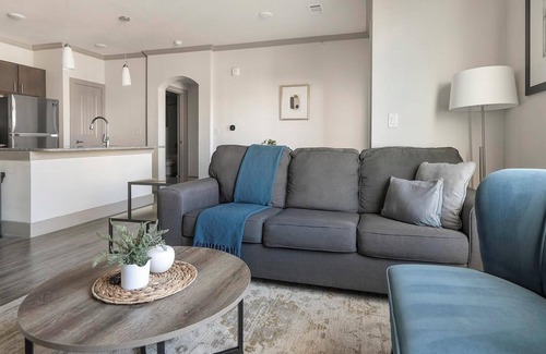 Manor Apartment | Landing | Modern 1BD, Clubhouse, Courtyard