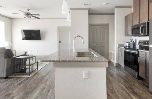 Manor Apartment | Landing | Modern 1BD, Clubhouse, Courtyard