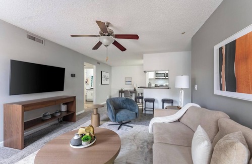 Sunbeam Apartment | Landing | Modern 1BD, Gym, Tennis Court