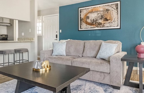 Royal Ridge Apartment | Landing | Modern 1BD, Clubhouse, Pool