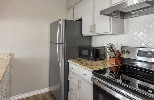 Royal Ridge Apartment | Landing | Modern 1BD, Clubhouse, Pool
