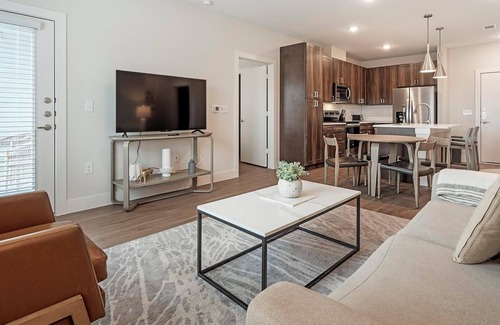 Seguin Apartment | Landing | Modern 2BD, Pool, Gym