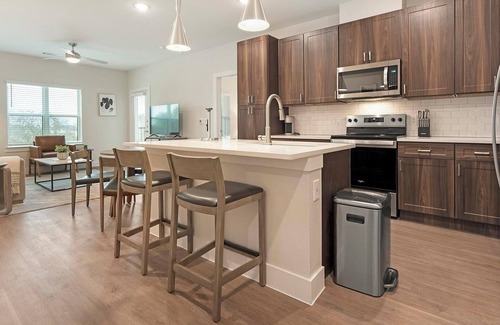 Seguin Apartment | Landing | Modern 2BD, Pool, Gym