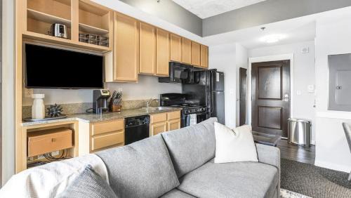 Downtown Indianapolis Apartment | Landing Modern Apartment with Amazing Amenities (ID1806X06)