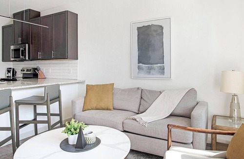 Dallas Apartment | Landing | Spectacular 1BD, Clubhouse, Yoga Studio