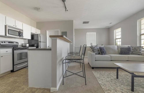 Canal Winchester Apartment | Landing | Stunning 1BD, Clubhouse, Gym