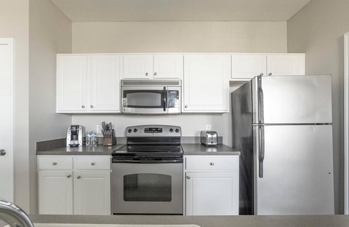 Canal Winchester Apartment | Landing | Stunning 1BD, Clubhouse, Gym
