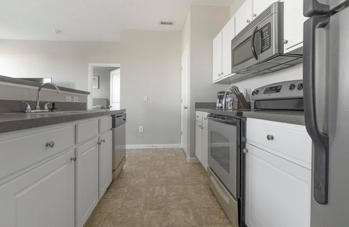 Canal Winchester Apartment | Landing | Stunning 1BD, Clubhouse, Gym