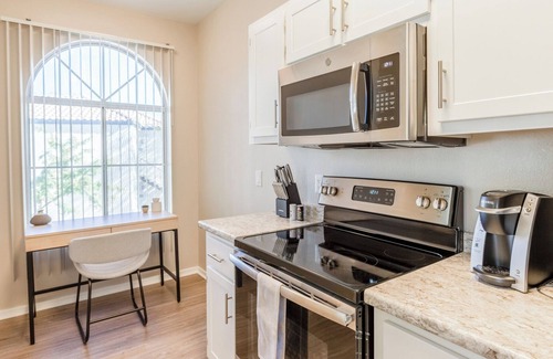 Greenbell Apartment | Landing | Stunning 1BD, Pool, Gym