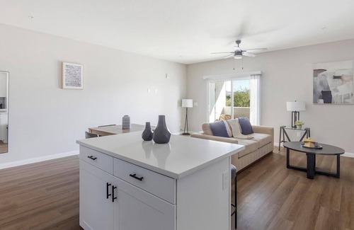 Townsite Apartment | Landing | Stunning 1BD, Rooftop Lounge, Pool